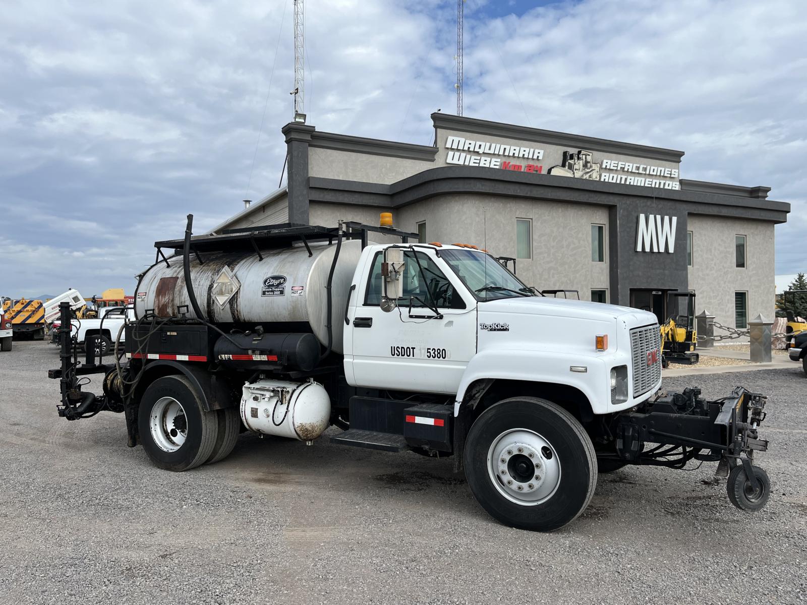 ./imagenes/INVOICE/2019/16599/CAMION PETROLIZADOR GMC TOPKICK (1).JPG